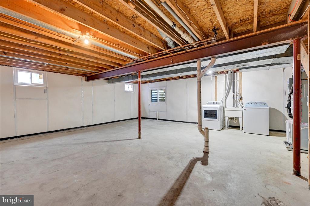 268 SHAKESPEARE DRIVE