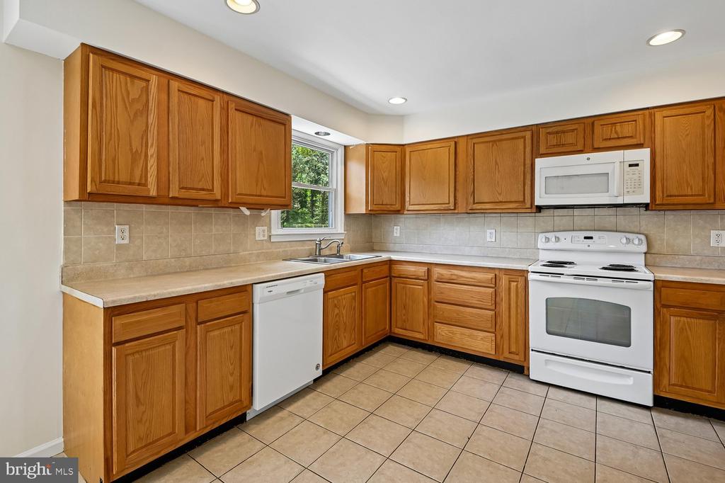 7879 ELIZABETH ROAD