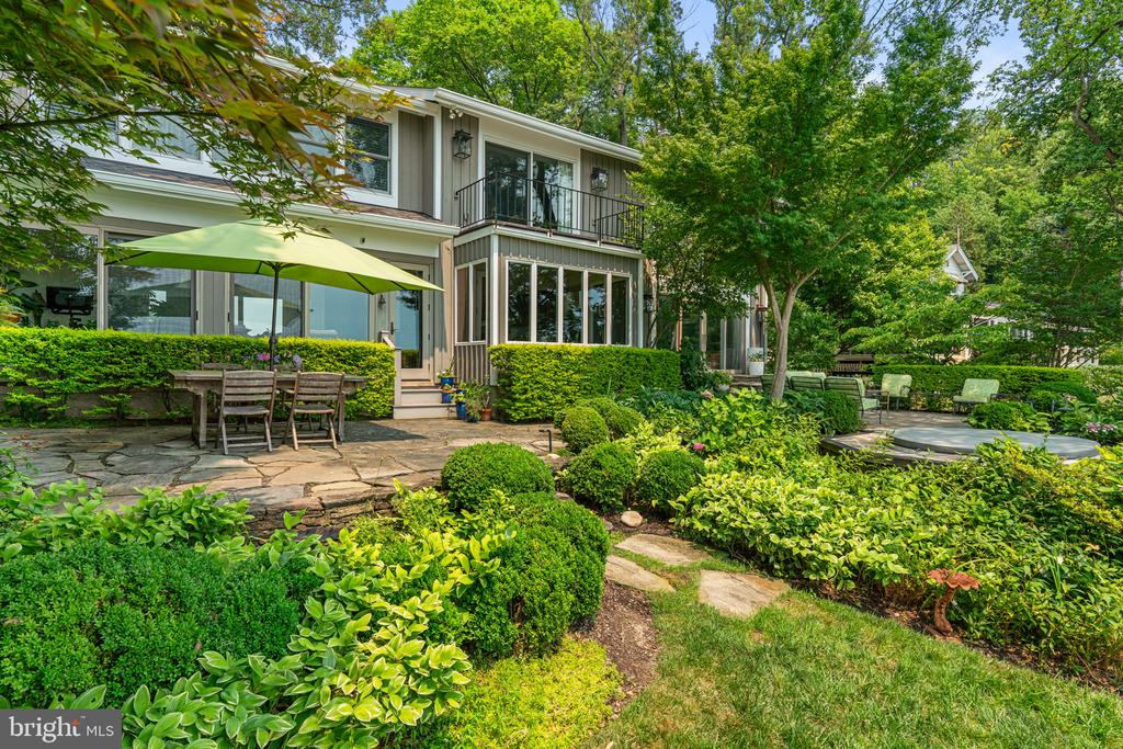202 SEVERN RIVER ROAD