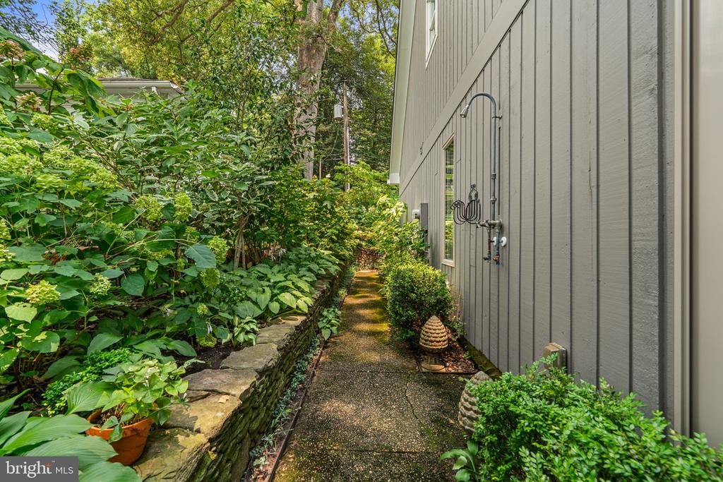 202 SEVERN RIVER ROAD