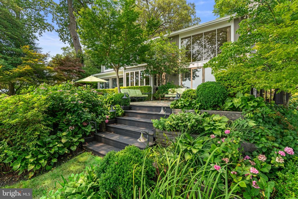 202 SEVERN RIVER ROAD