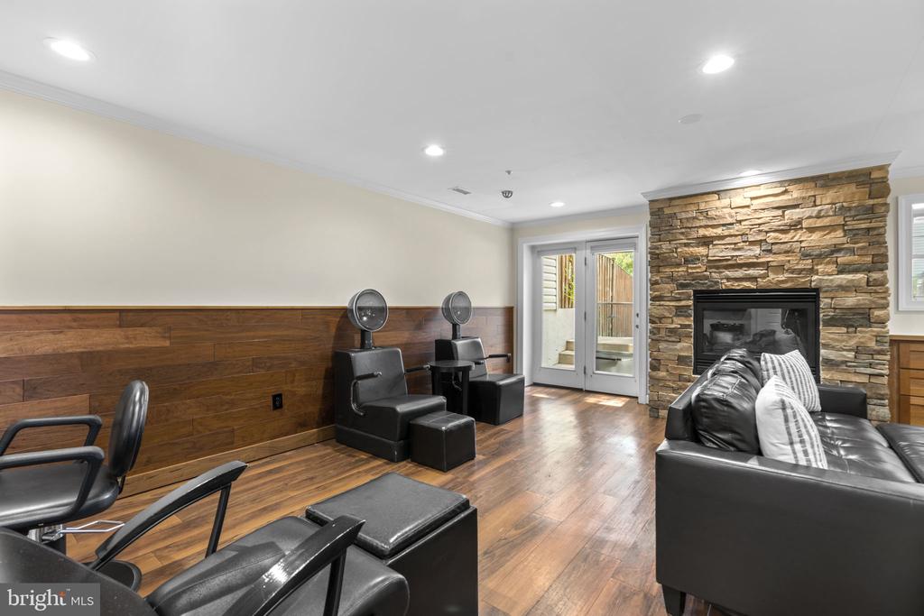 2023 COMPTON COURT