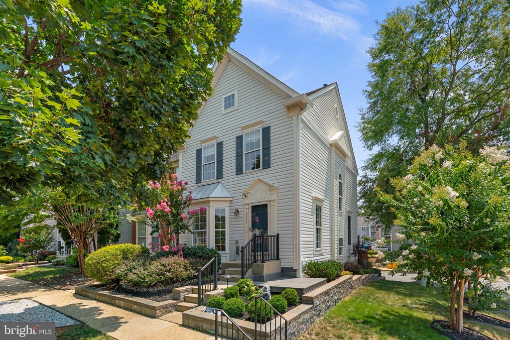 2023 COMPTON COURT