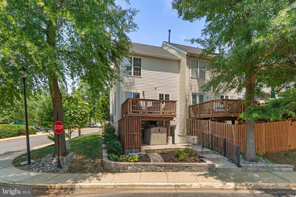 2023 COMPTON COURT