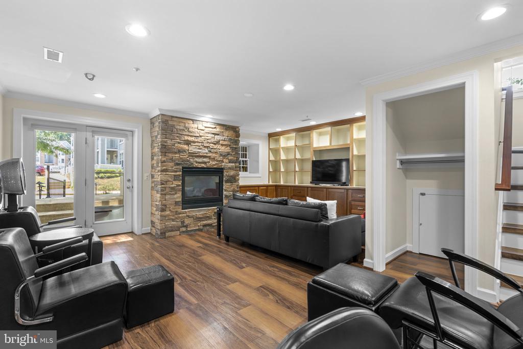 2023 COMPTON COURT