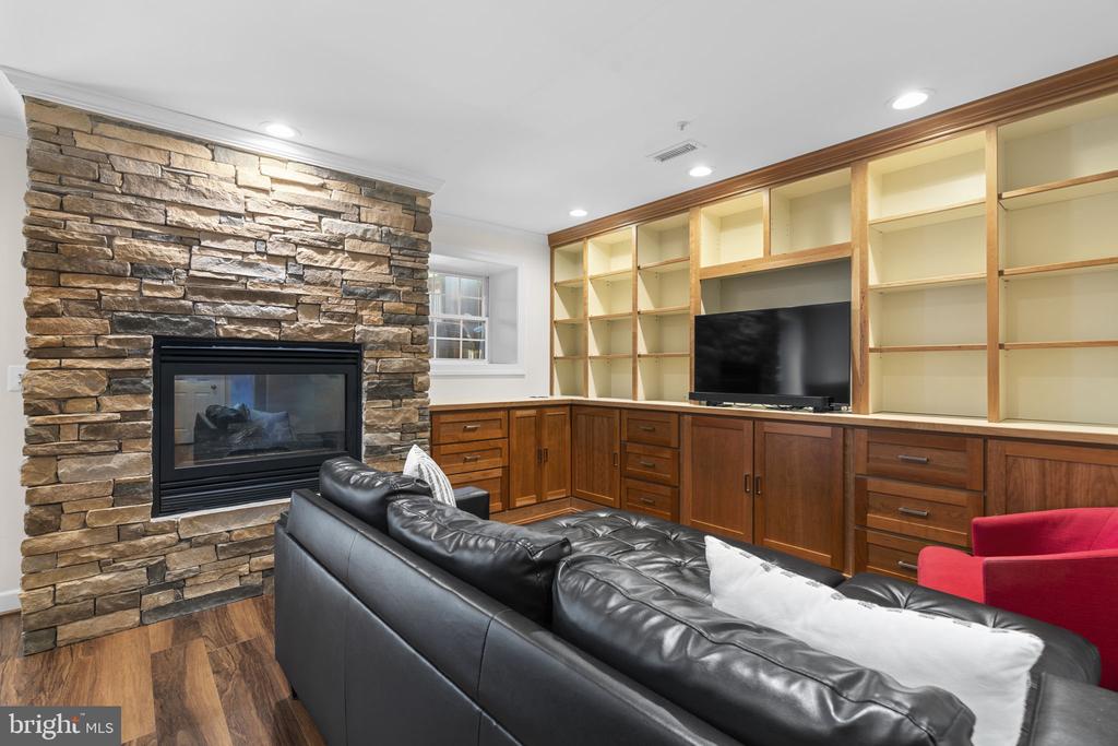 2023 COMPTON COURT
