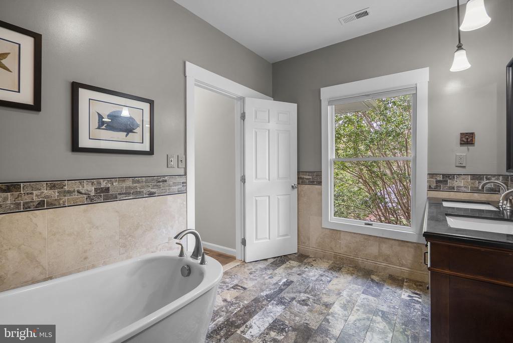 7 RIVERVIEW ROAD