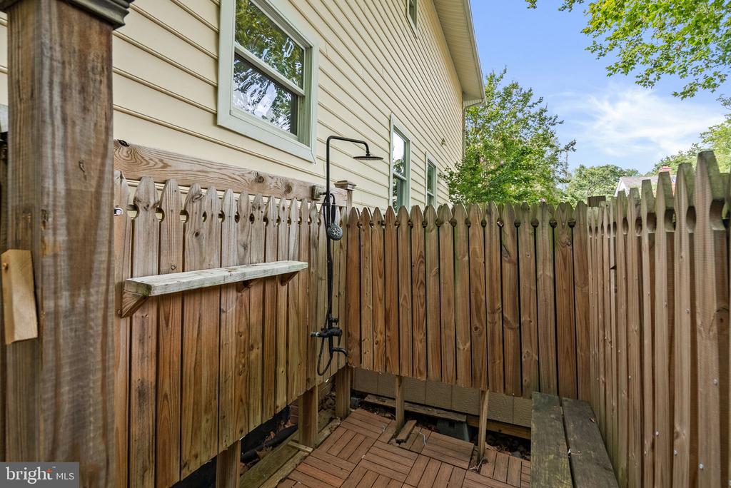 7 RIVERVIEW ROAD