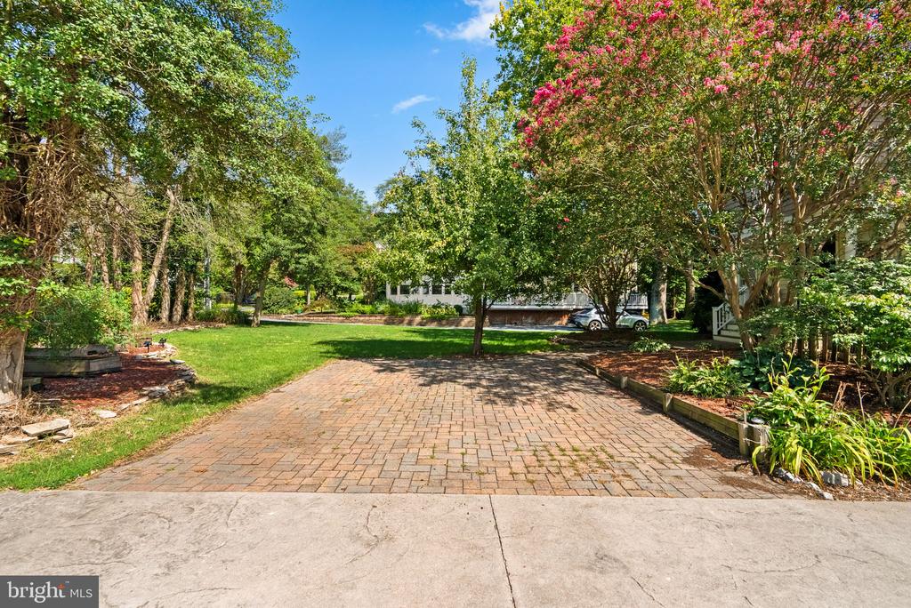 7 RIVERVIEW ROAD