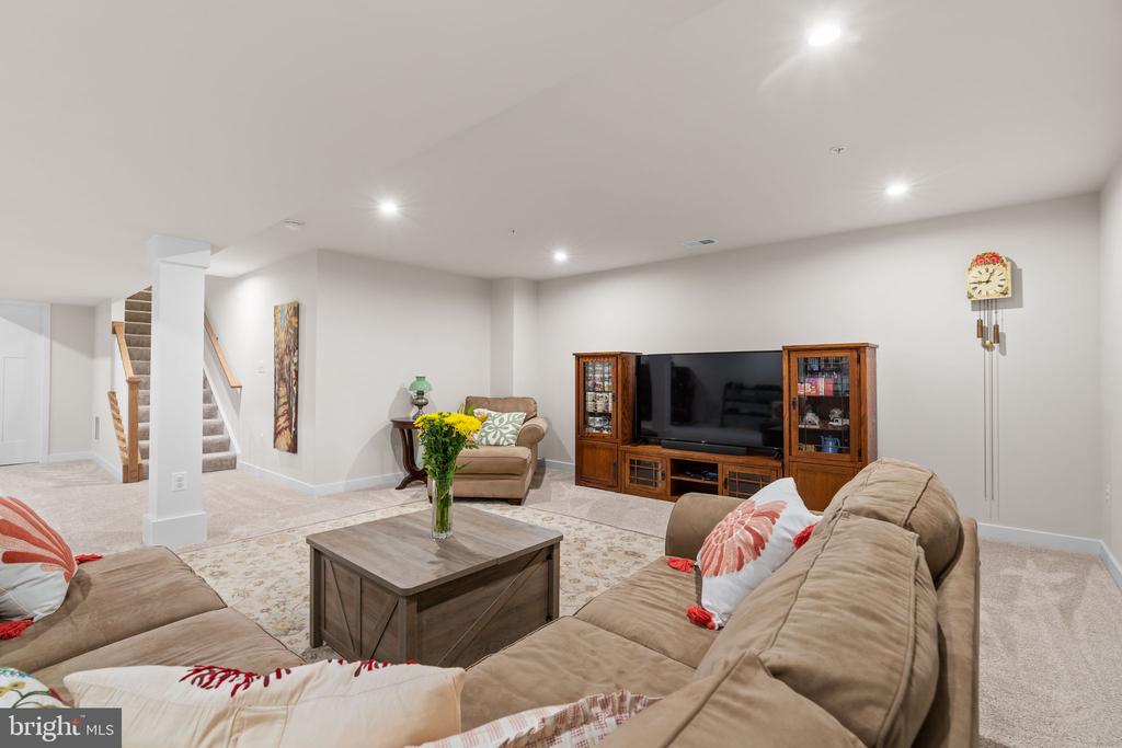 7504 MATAPEAKE LANE