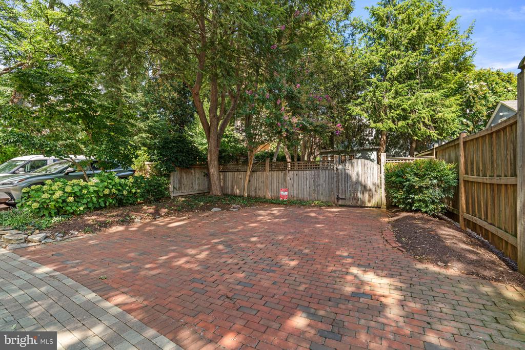 219 KING GEORGE STREET