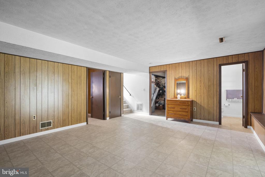 402 ELMWOOD COURT