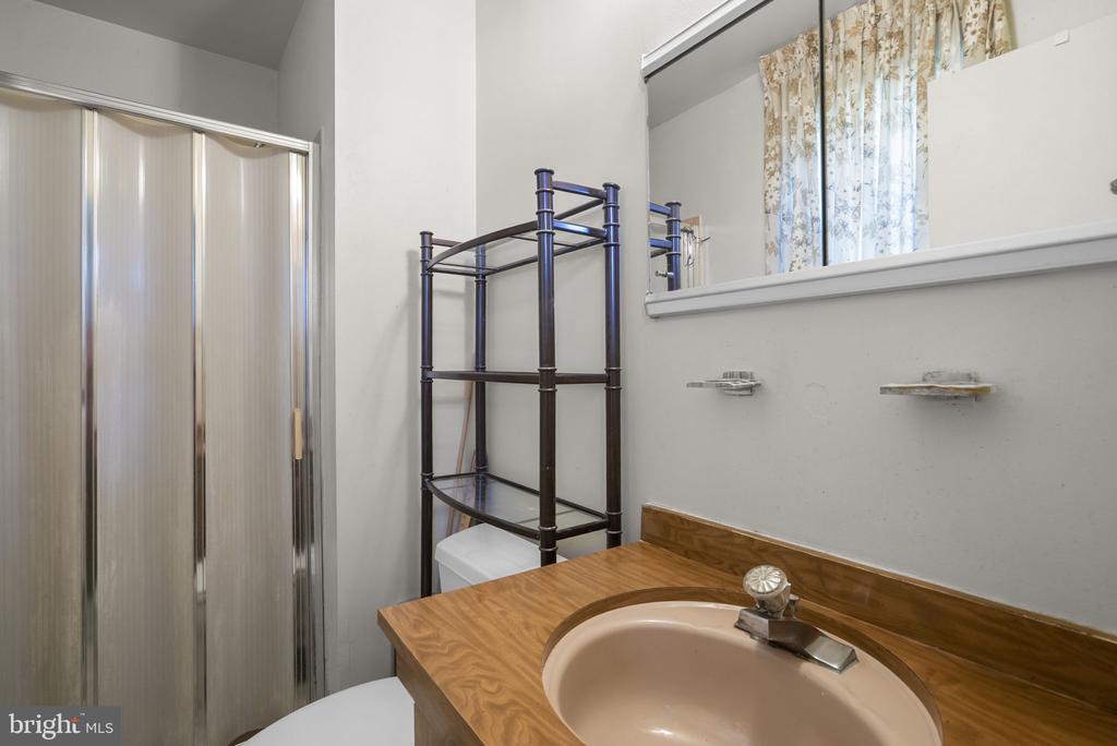 402 ELMWOOD COURT
