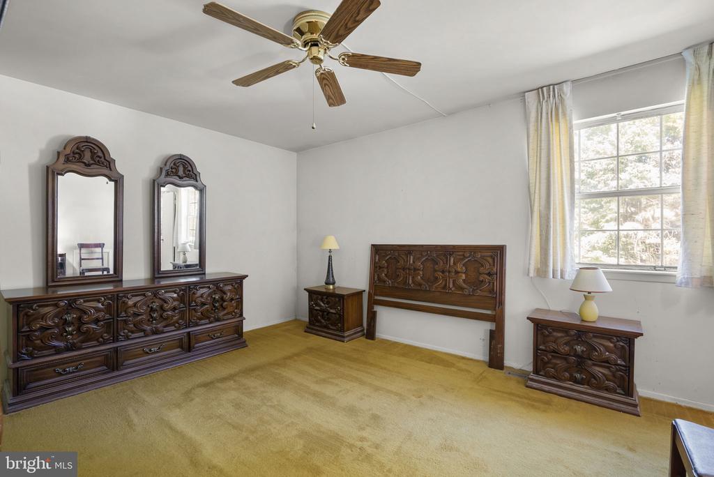 402 ELMWOOD COURT