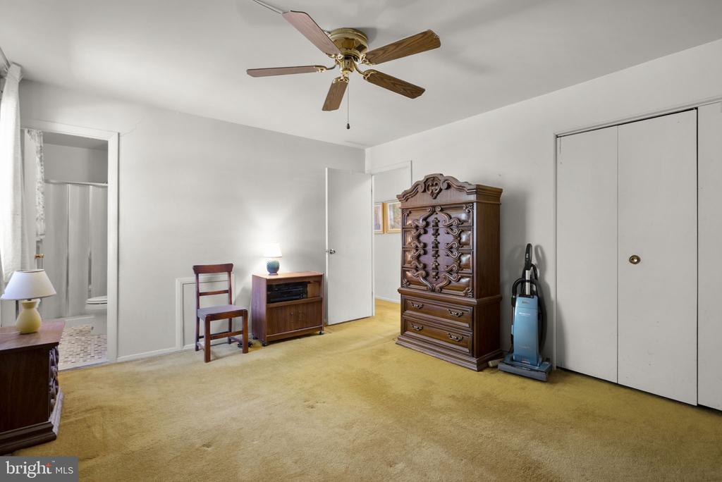 402 ELMWOOD COURT