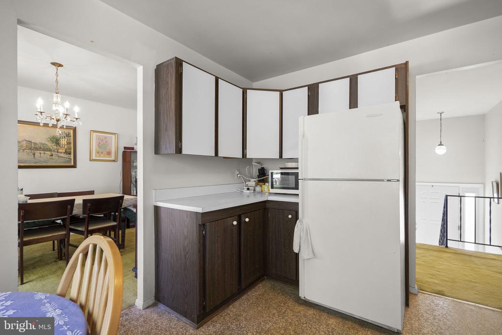 402 ELMWOOD COURT