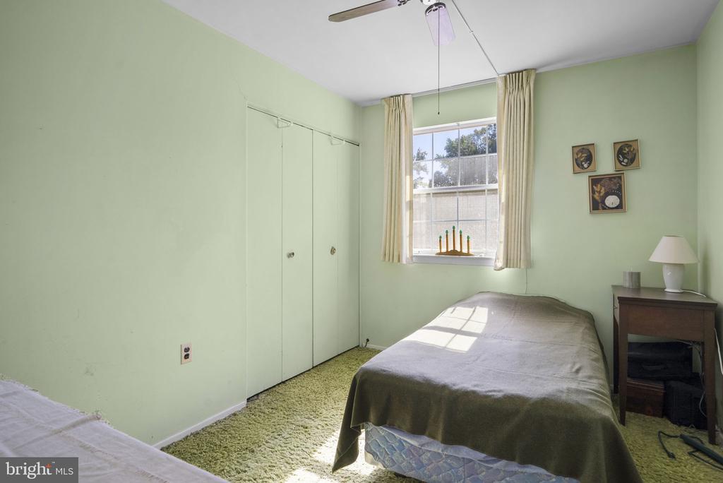 402 ELMWOOD COURT