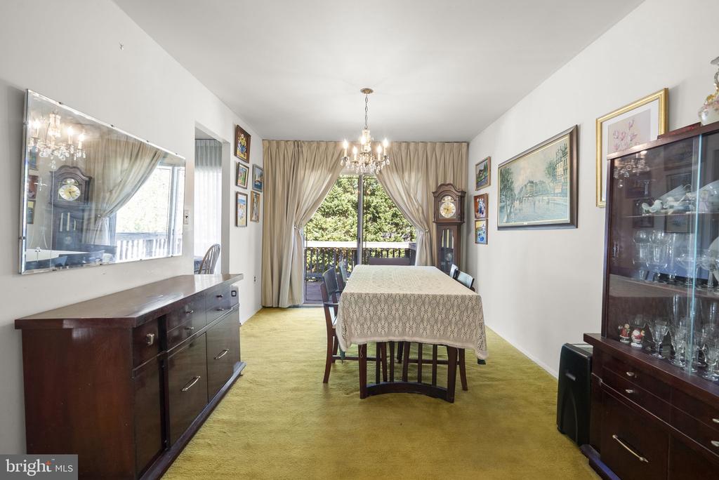 402 ELMWOOD COURT