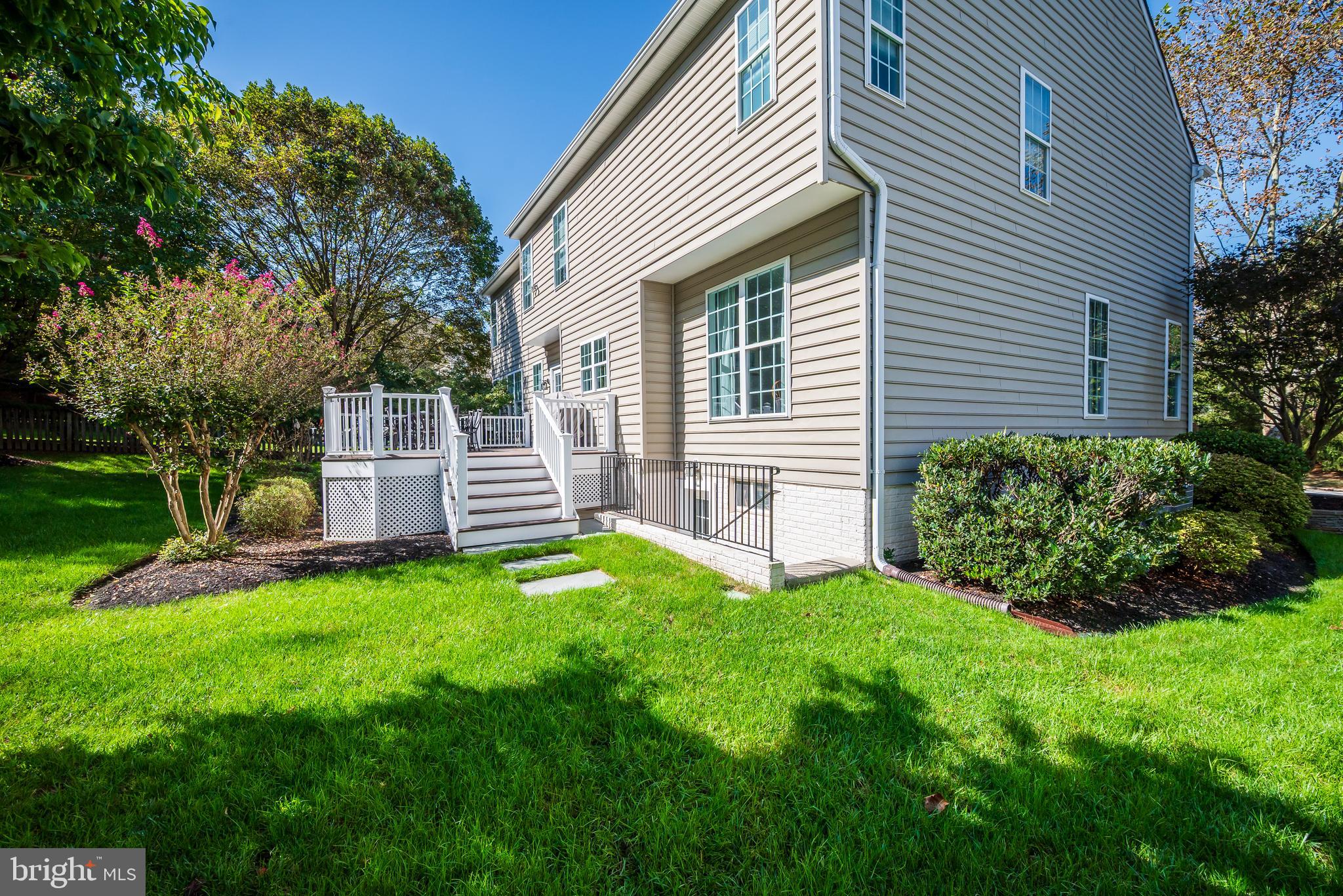 6508 FOLDED LEAF SQUARE