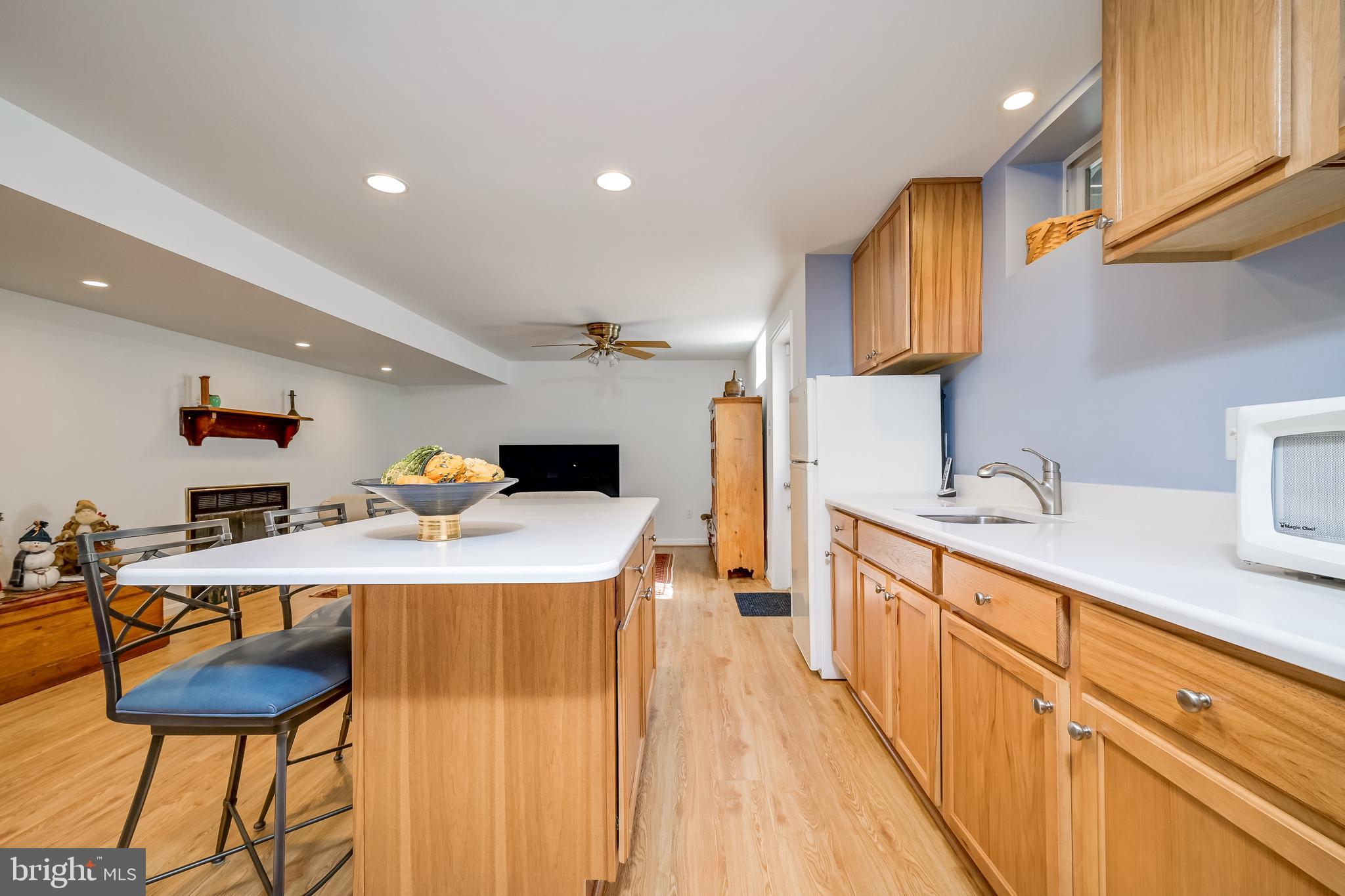 6508 FOLDED LEAF SQUARE