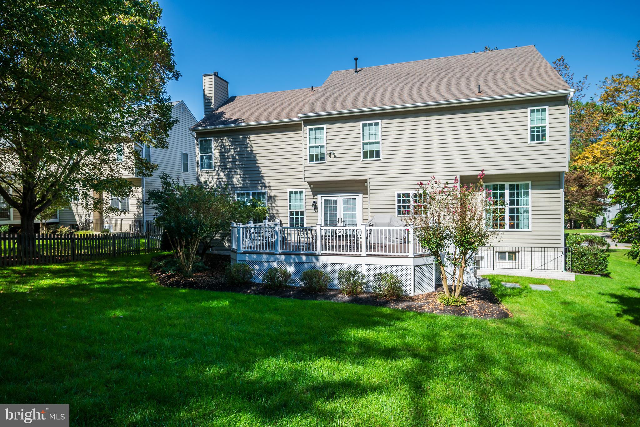 6508 FOLDED LEAF SQUARE