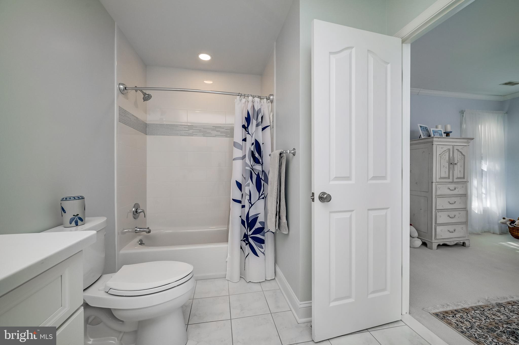 6508 FOLDED LEAF SQUARE