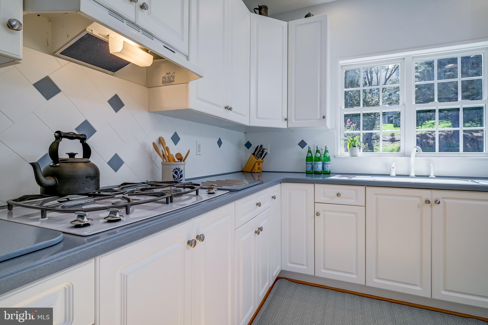 6508 FOLDED LEAF SQUARE