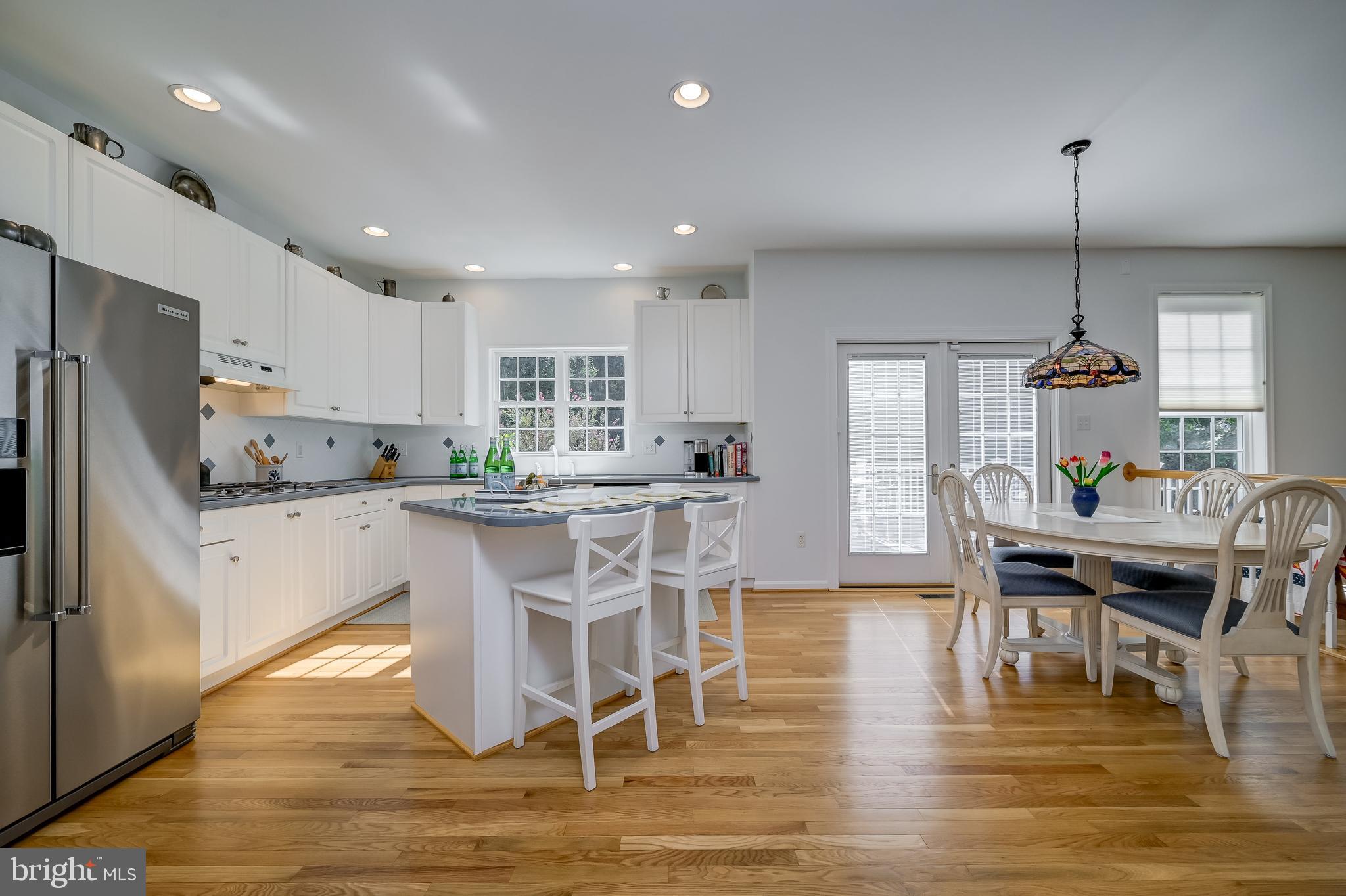 6508 FOLDED LEAF SQUARE