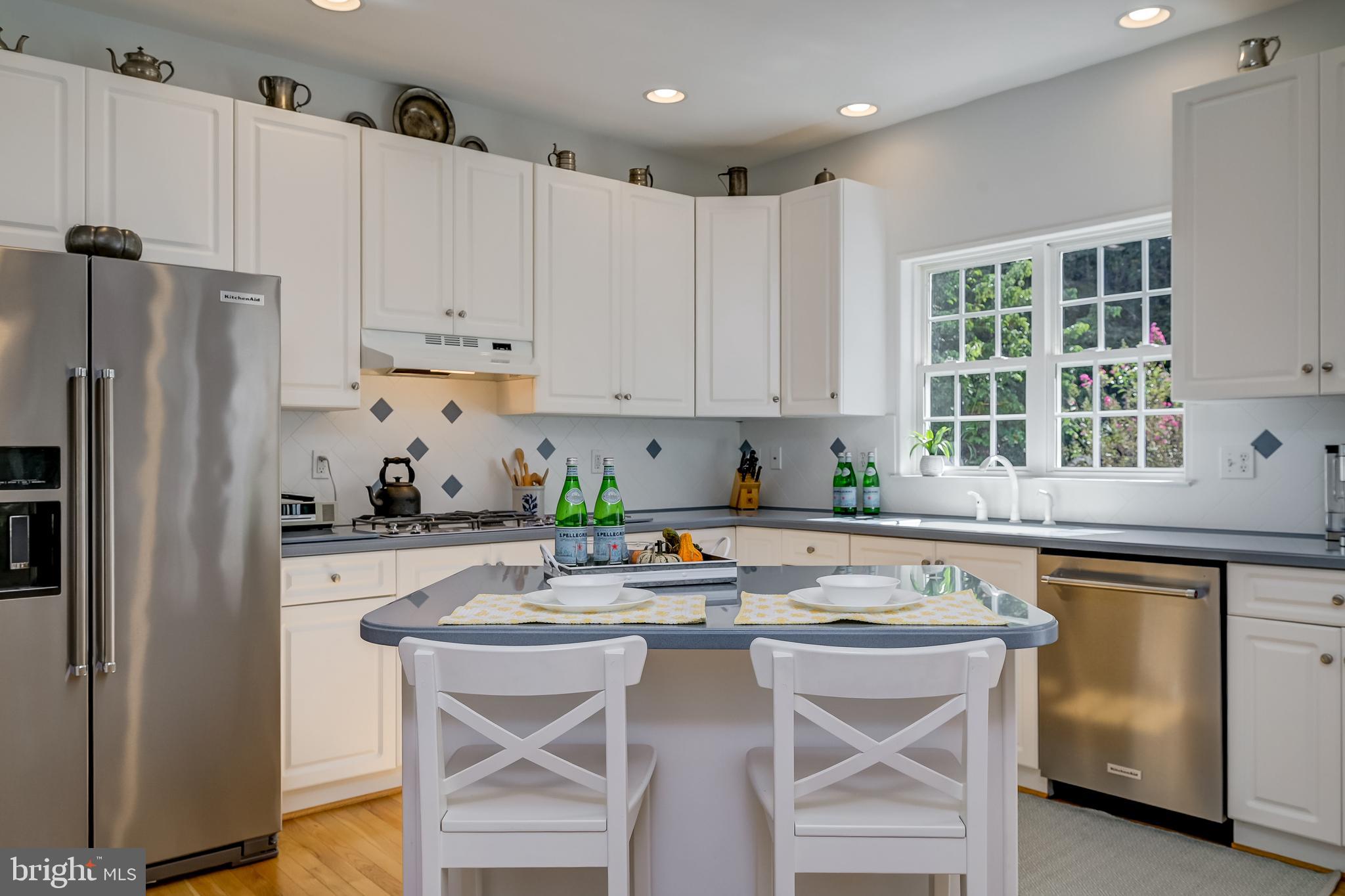 6508 FOLDED LEAF SQUARE