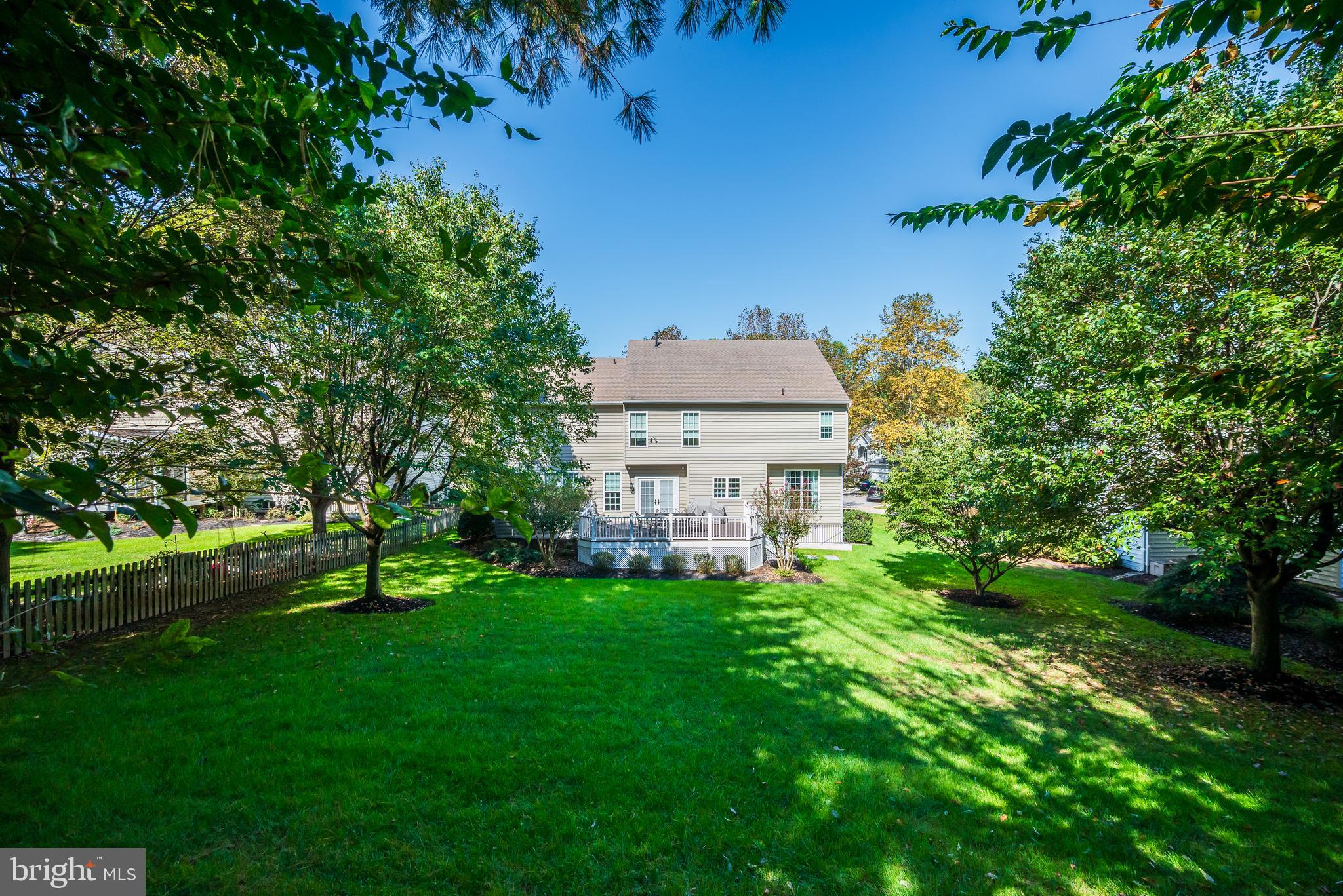 6508 FOLDED LEAF SQUARE