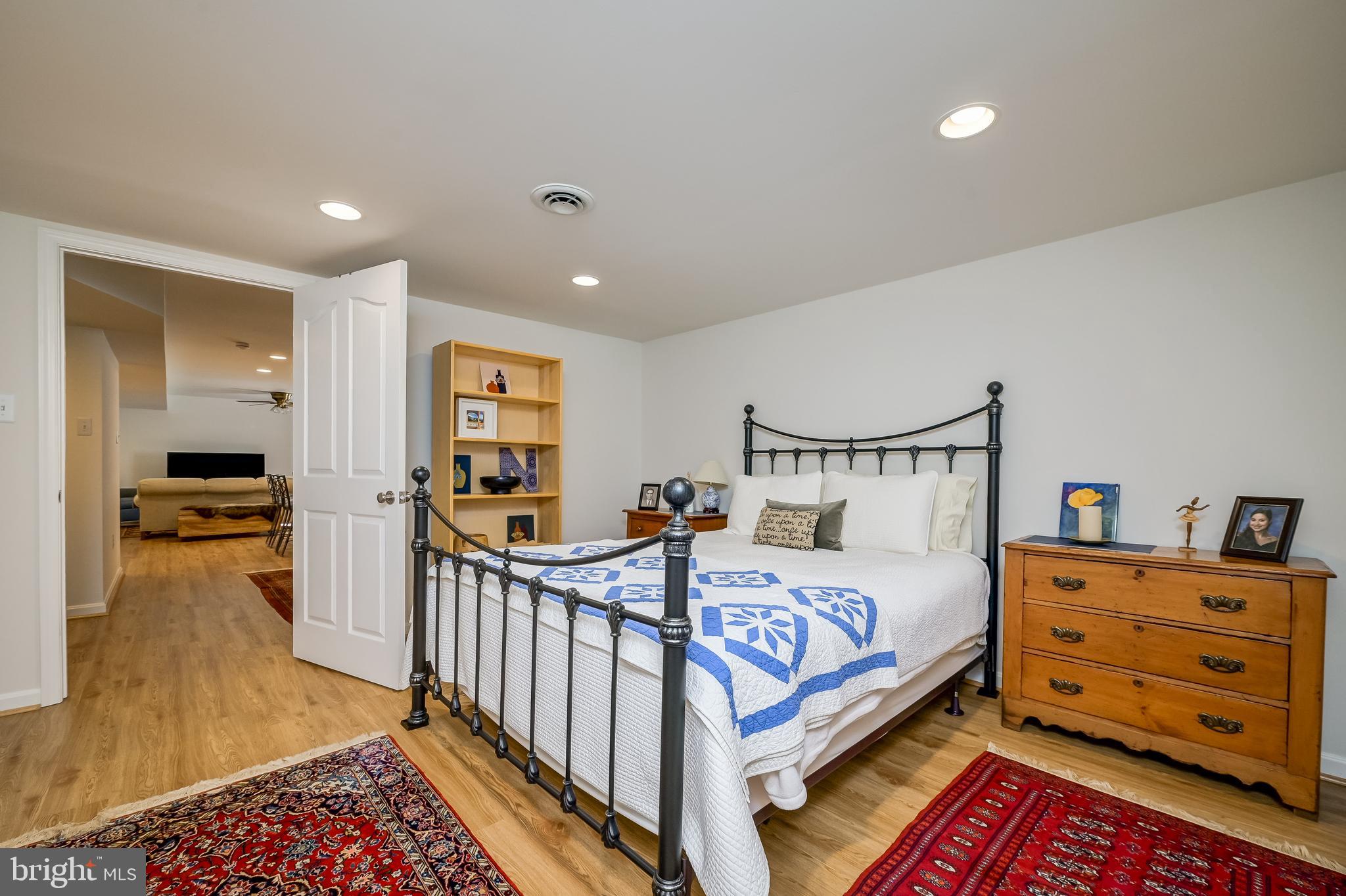 6508 FOLDED LEAF SQUARE