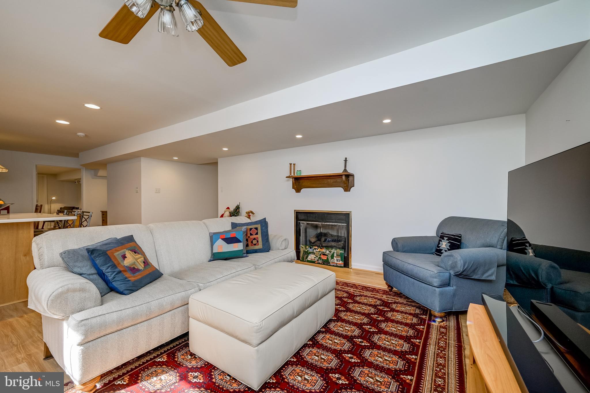 6508 FOLDED LEAF SQUARE