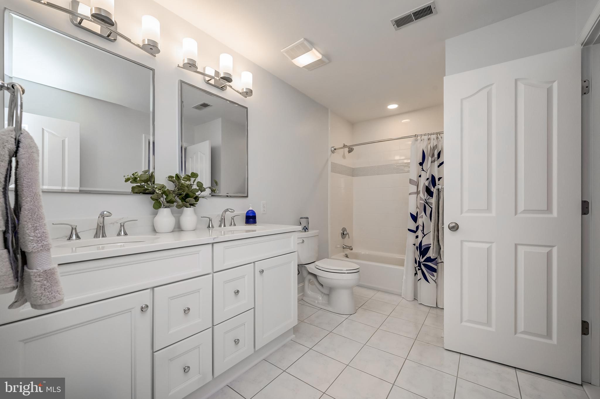 6508 FOLDED LEAF SQUARE