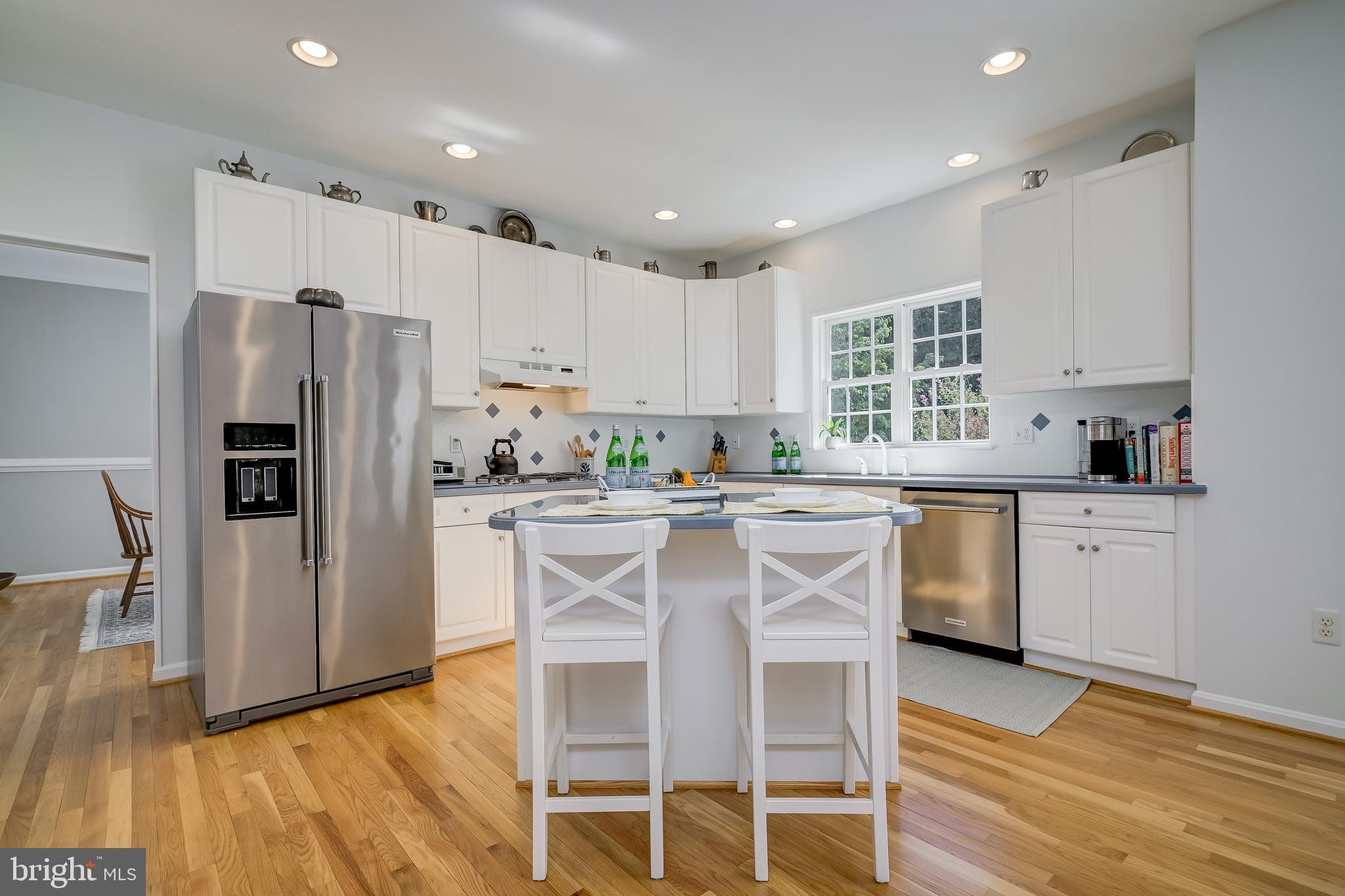 6508 FOLDED LEAF SQUARE