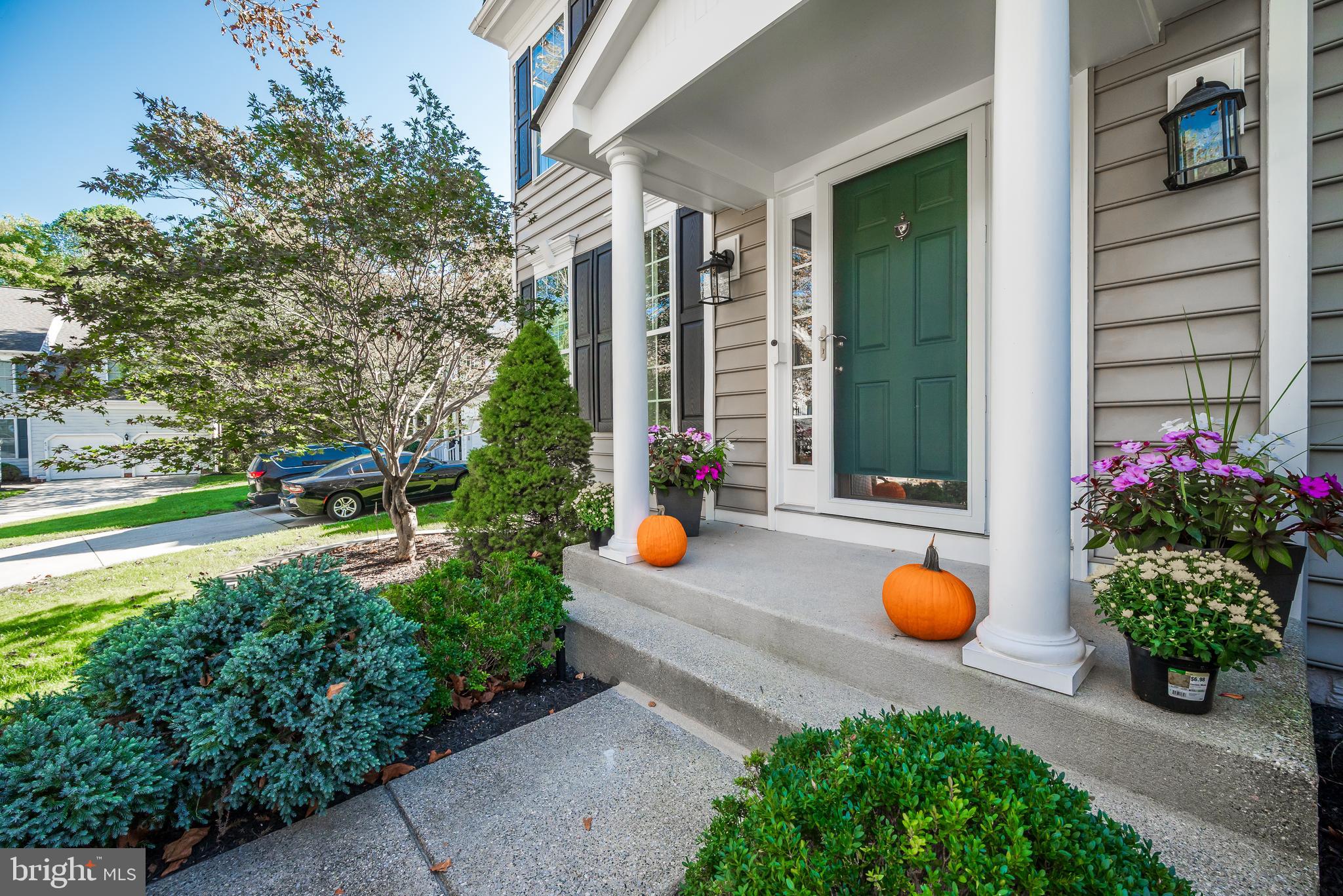 6508 FOLDED LEAF SQUARE