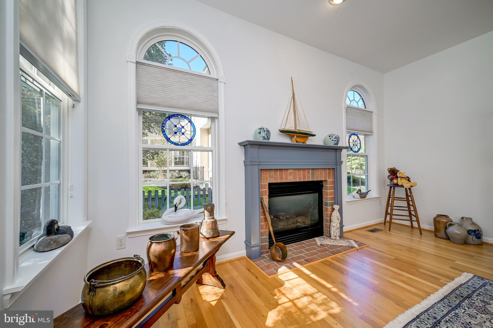 6508 FOLDED LEAF SQUARE