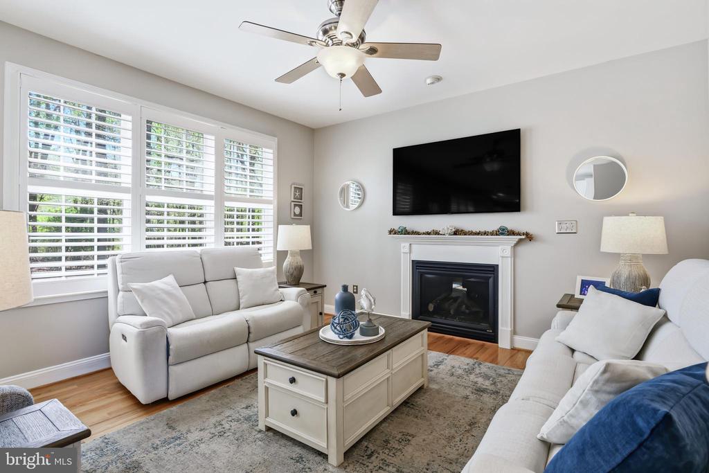 1033 AVALON COURT