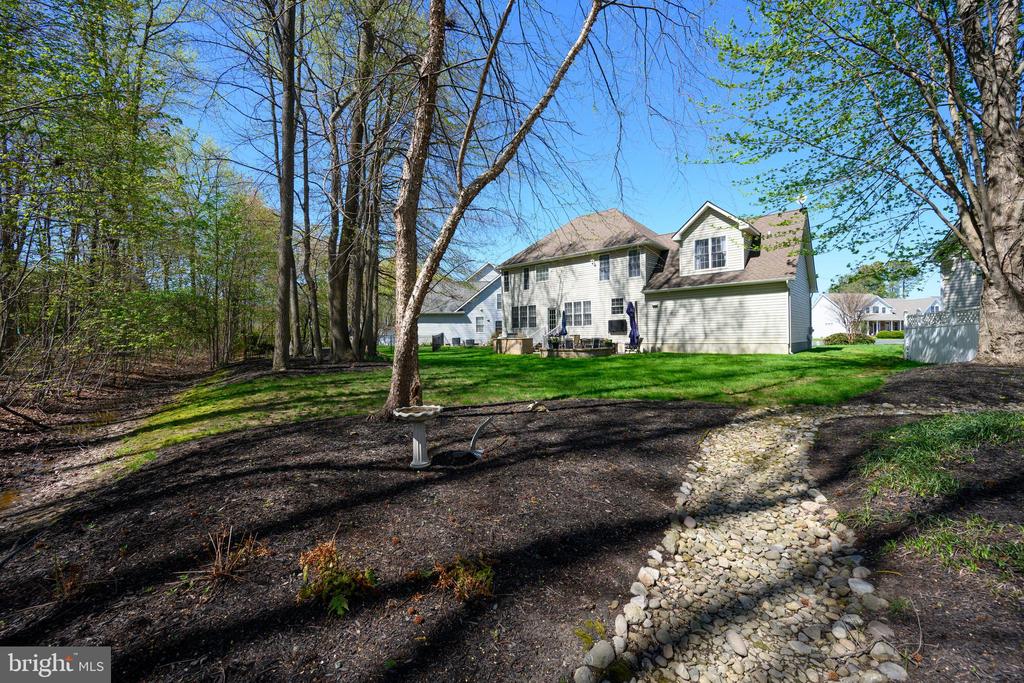 1033 AVALON COURT
