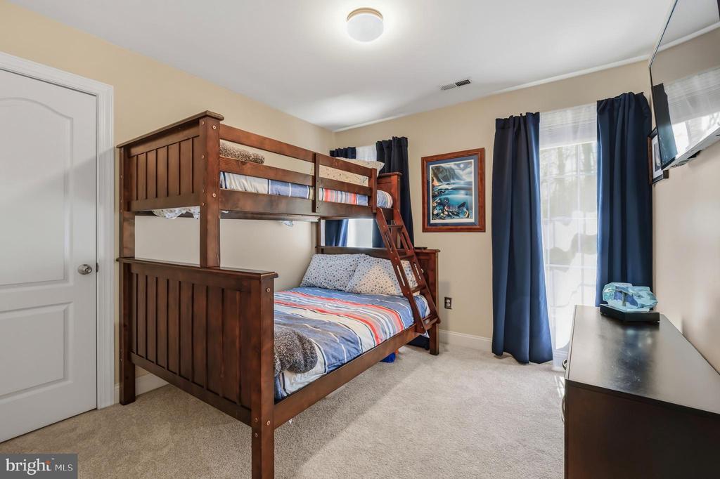 1033 AVALON COURT