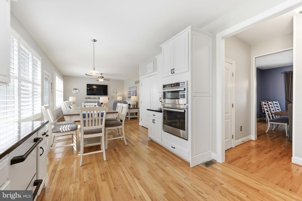 1033 AVALON COURT