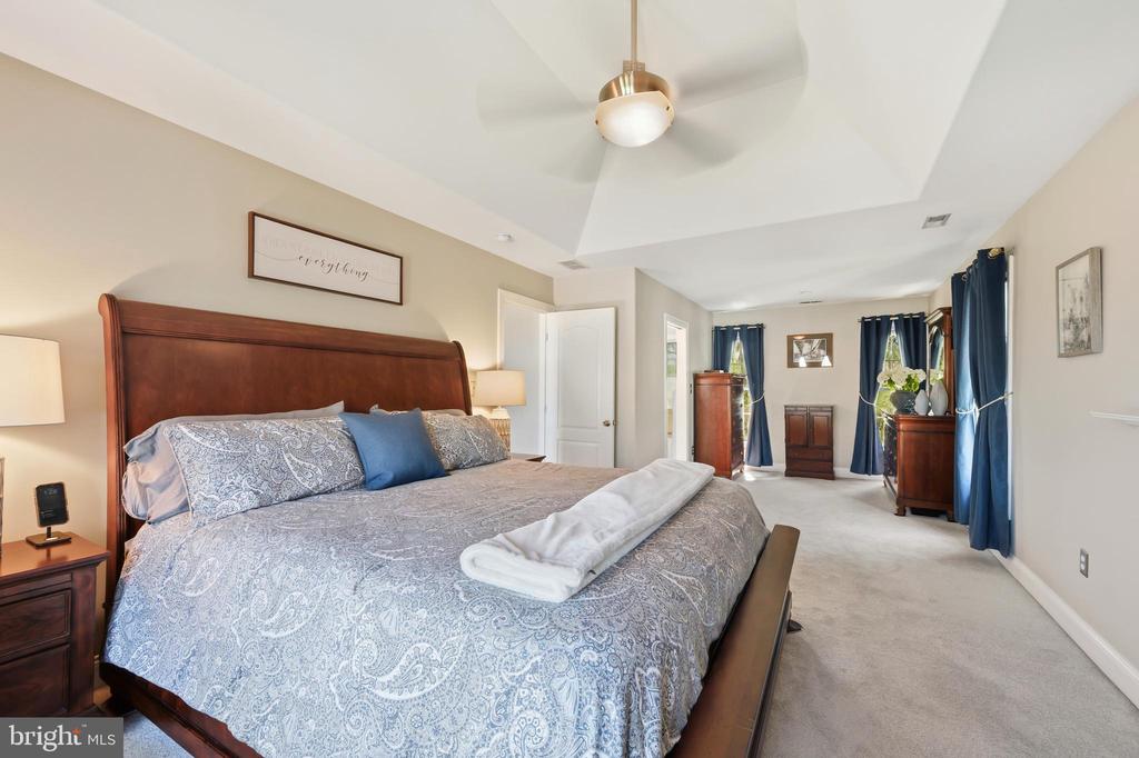1033 AVALON COURT