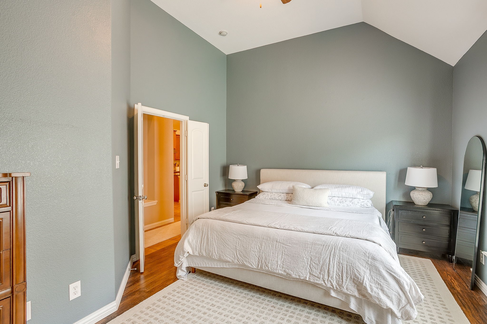 2933 Fontana