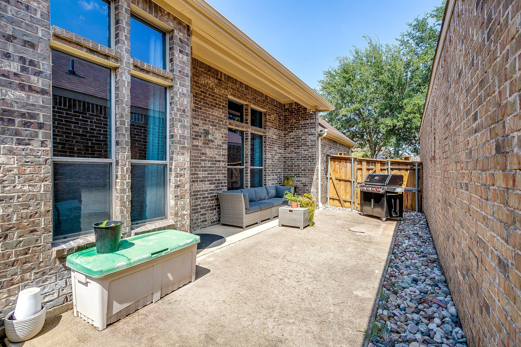 2933 Fontana