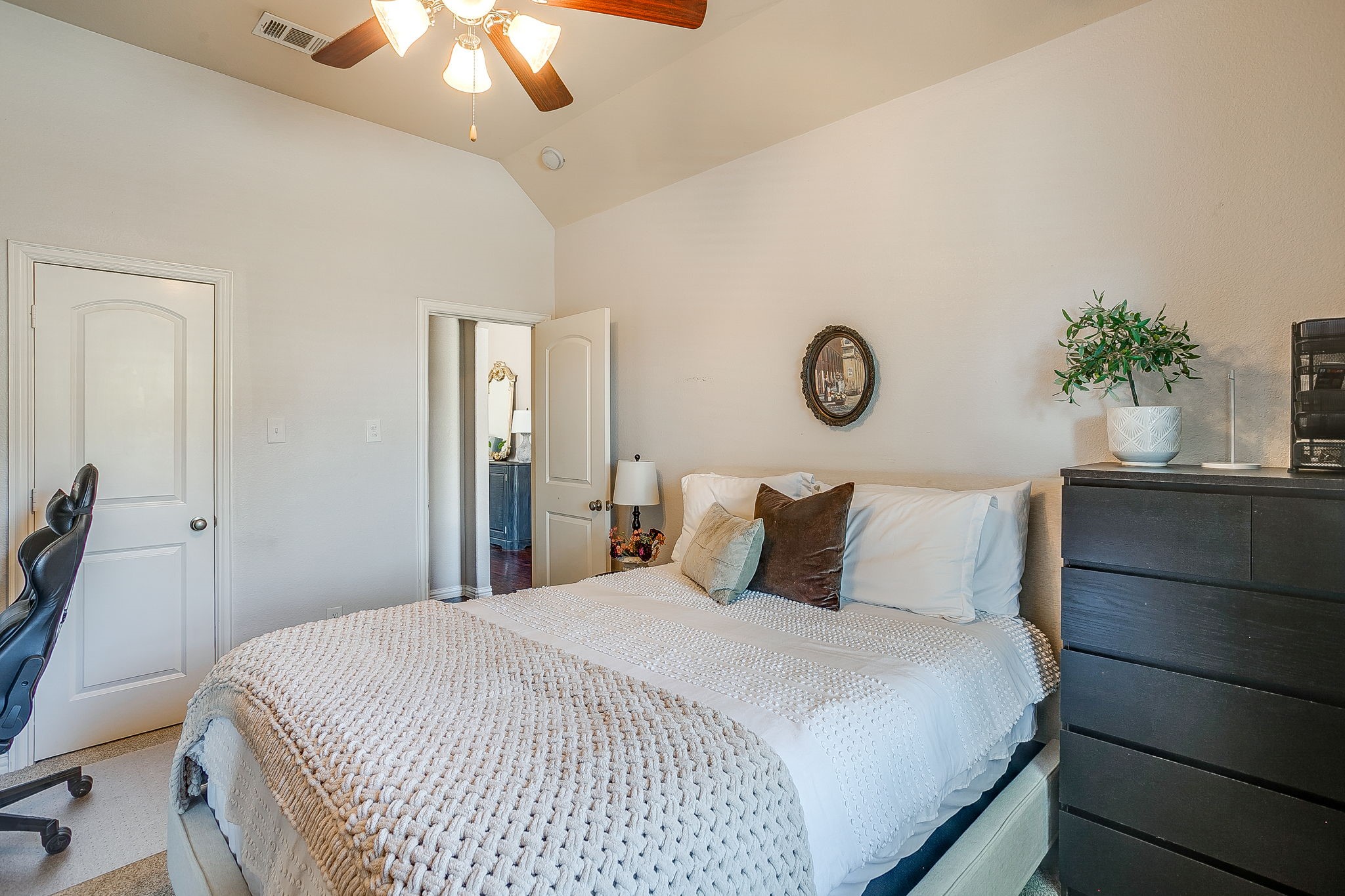 2933 Fontana