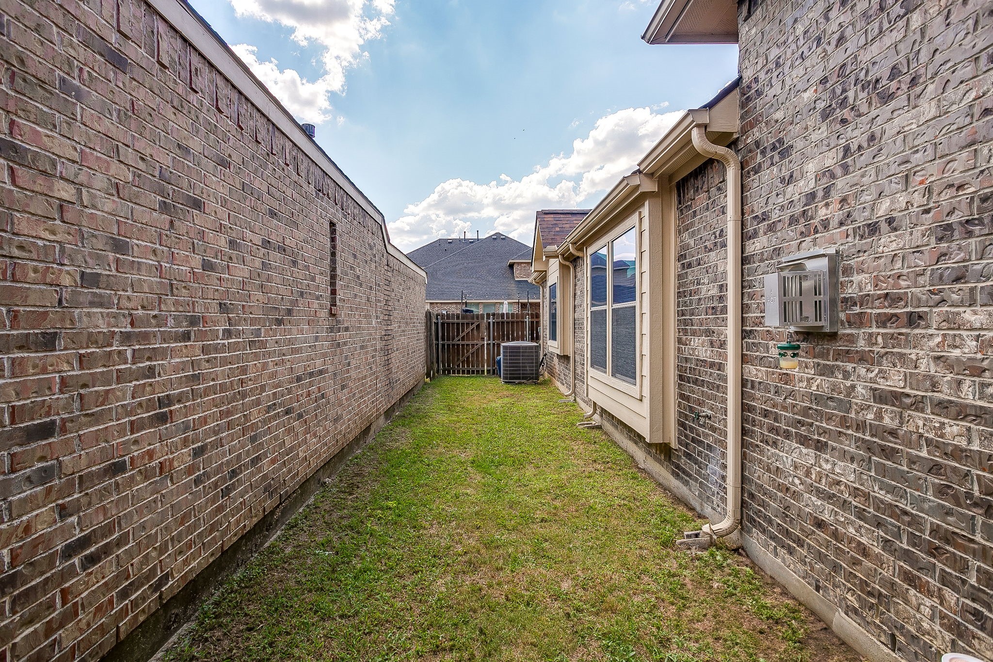 2933 Fontana