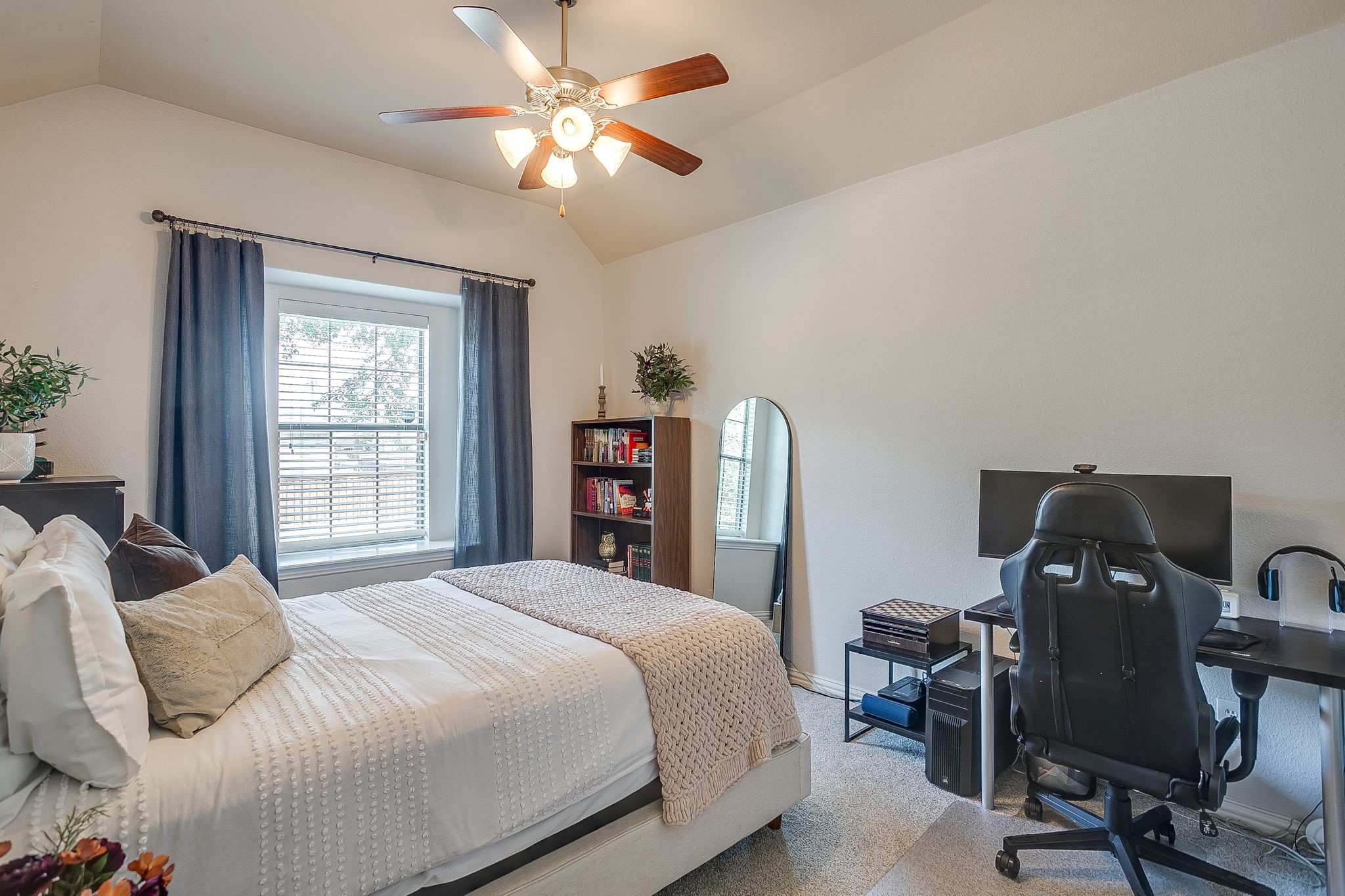 2933 Fontana