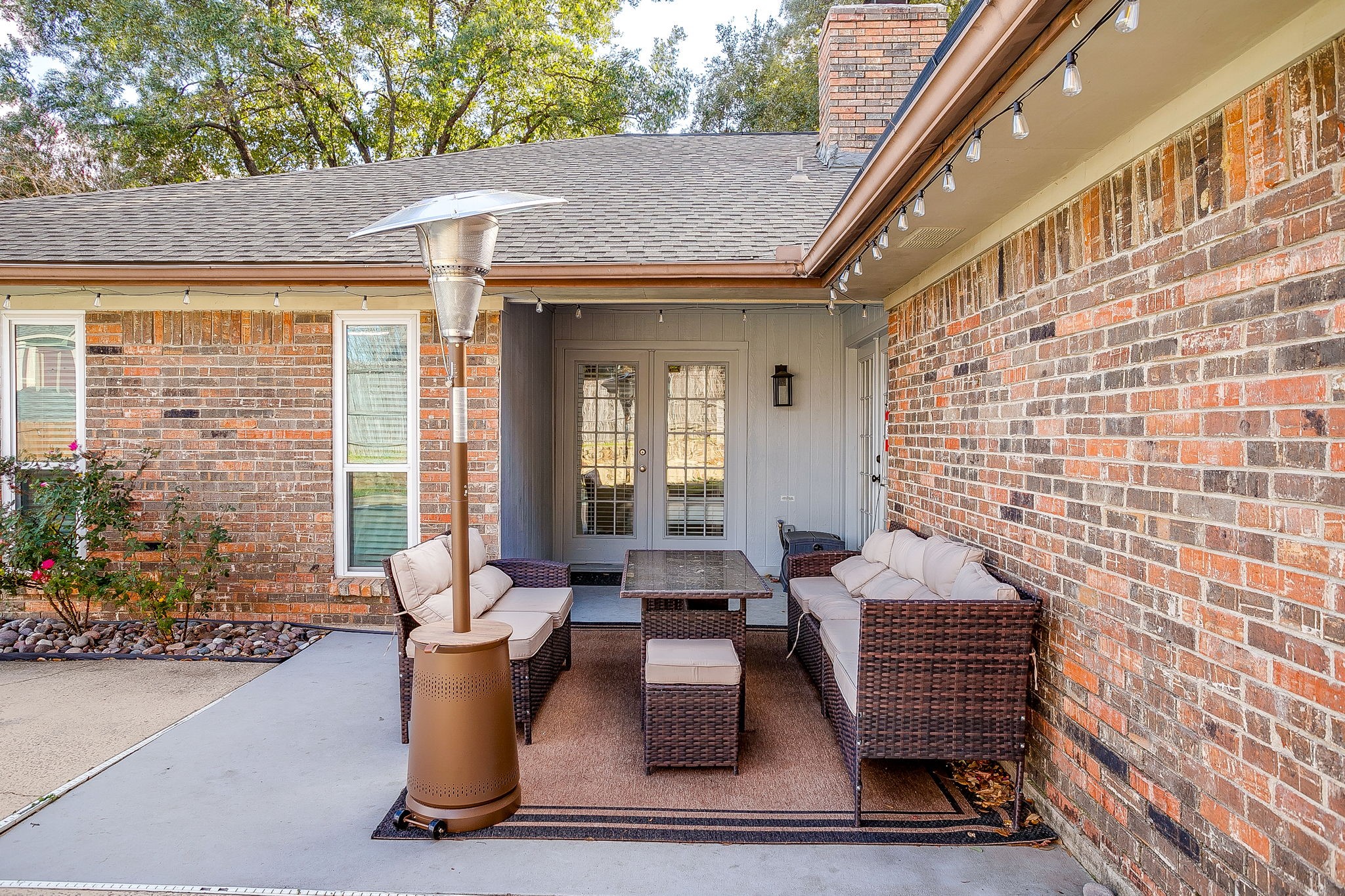 1906 Ola Lane