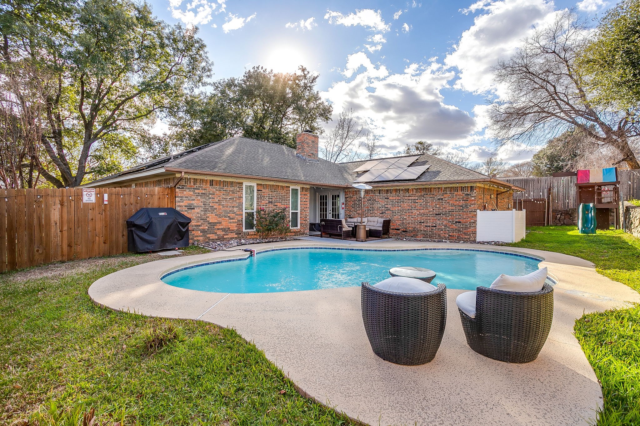 1906 Ola Lane