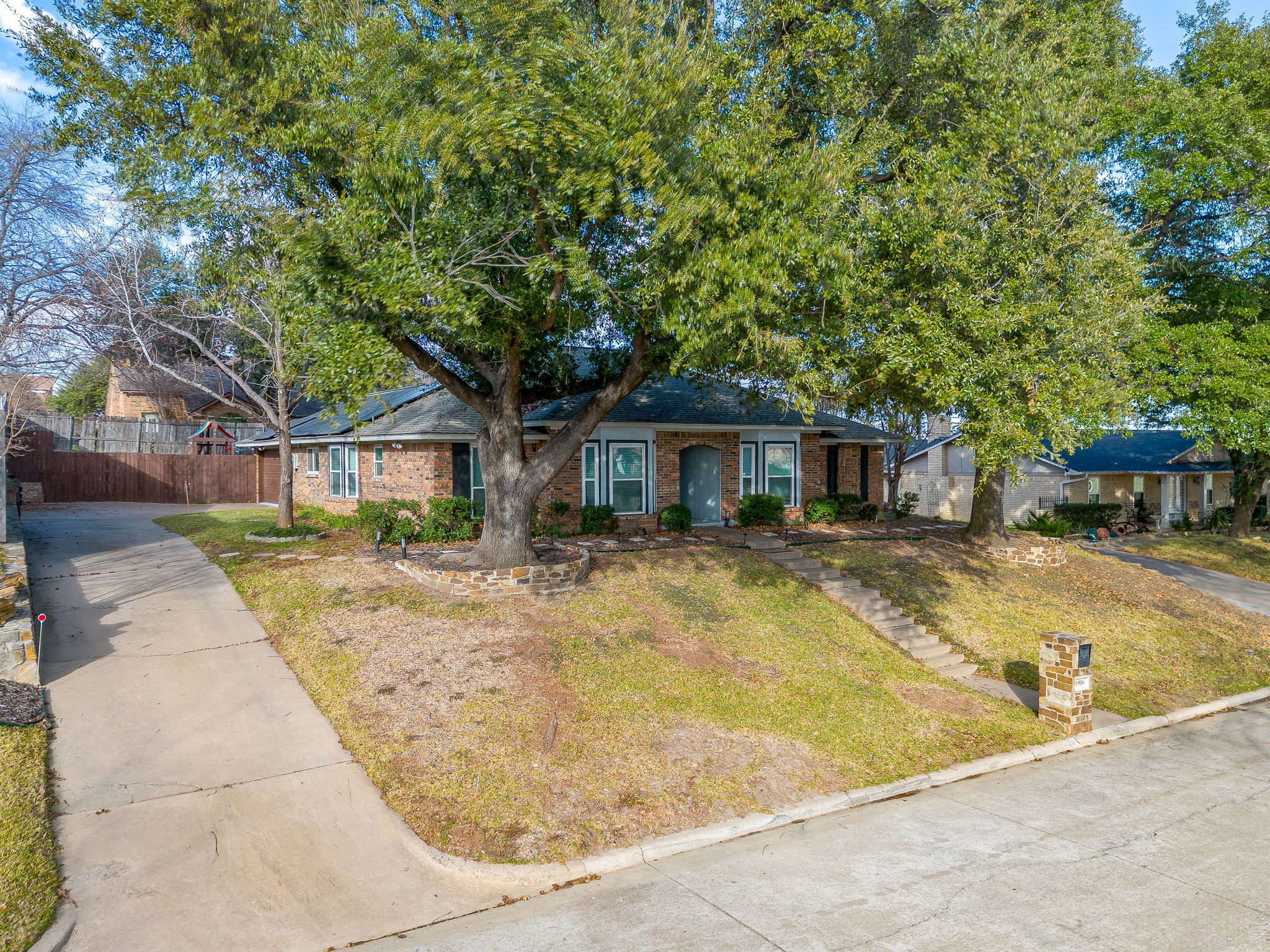 1906 Ola Lane