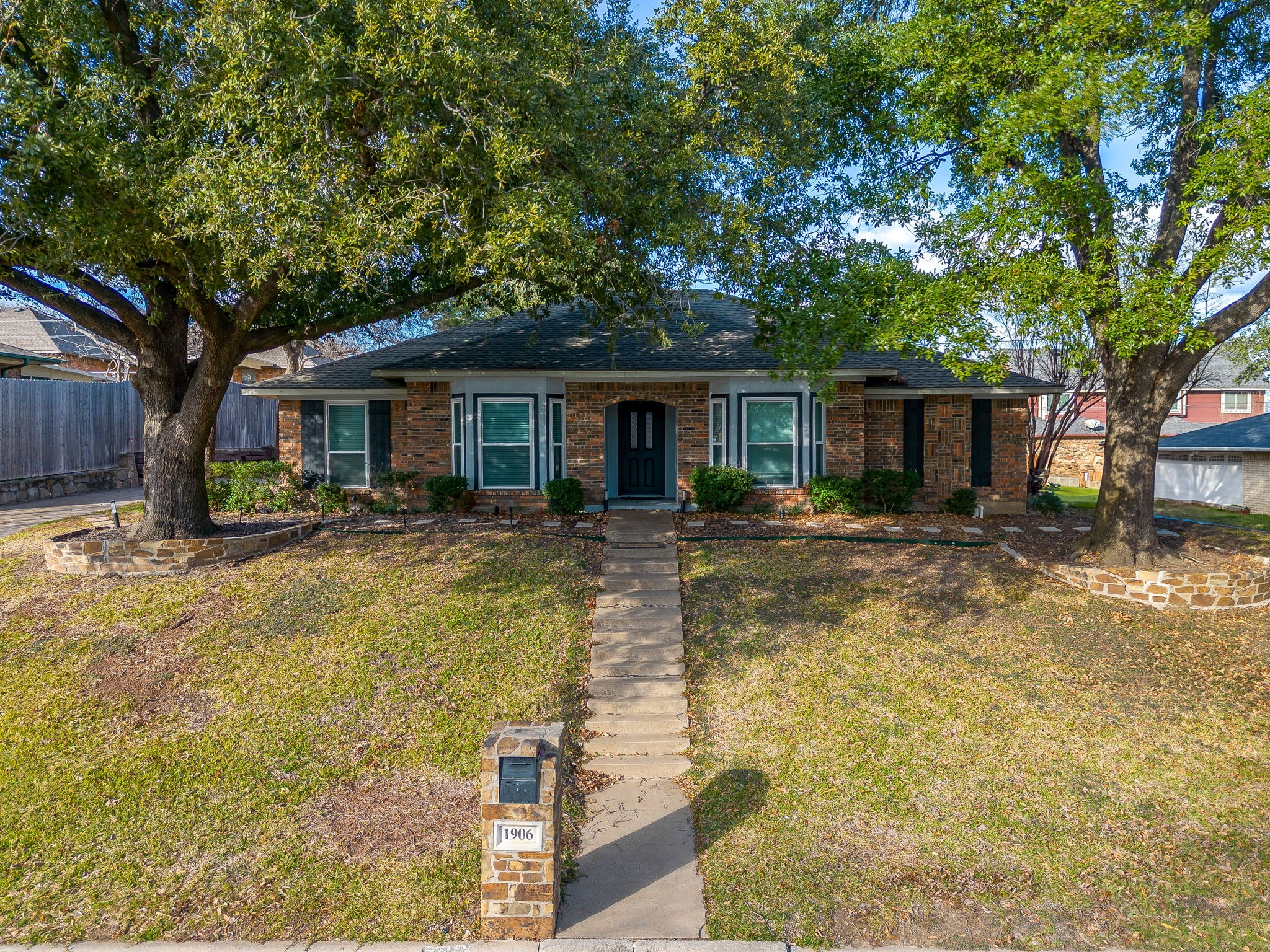 1906 Ola Lane